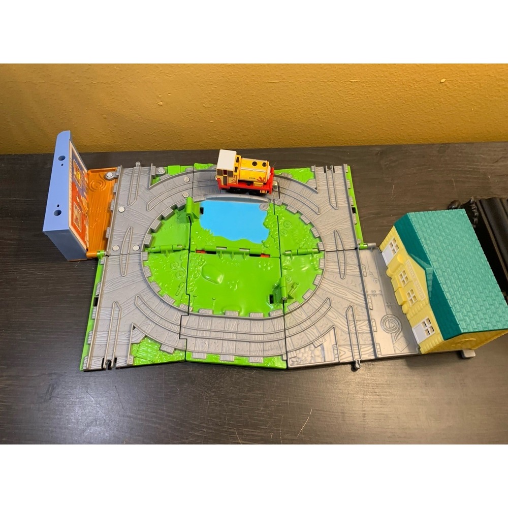 Thomas & Friends Take N Play Foldable Paint Shop and Library Play Set W/ Bill - Picture 2 of 13